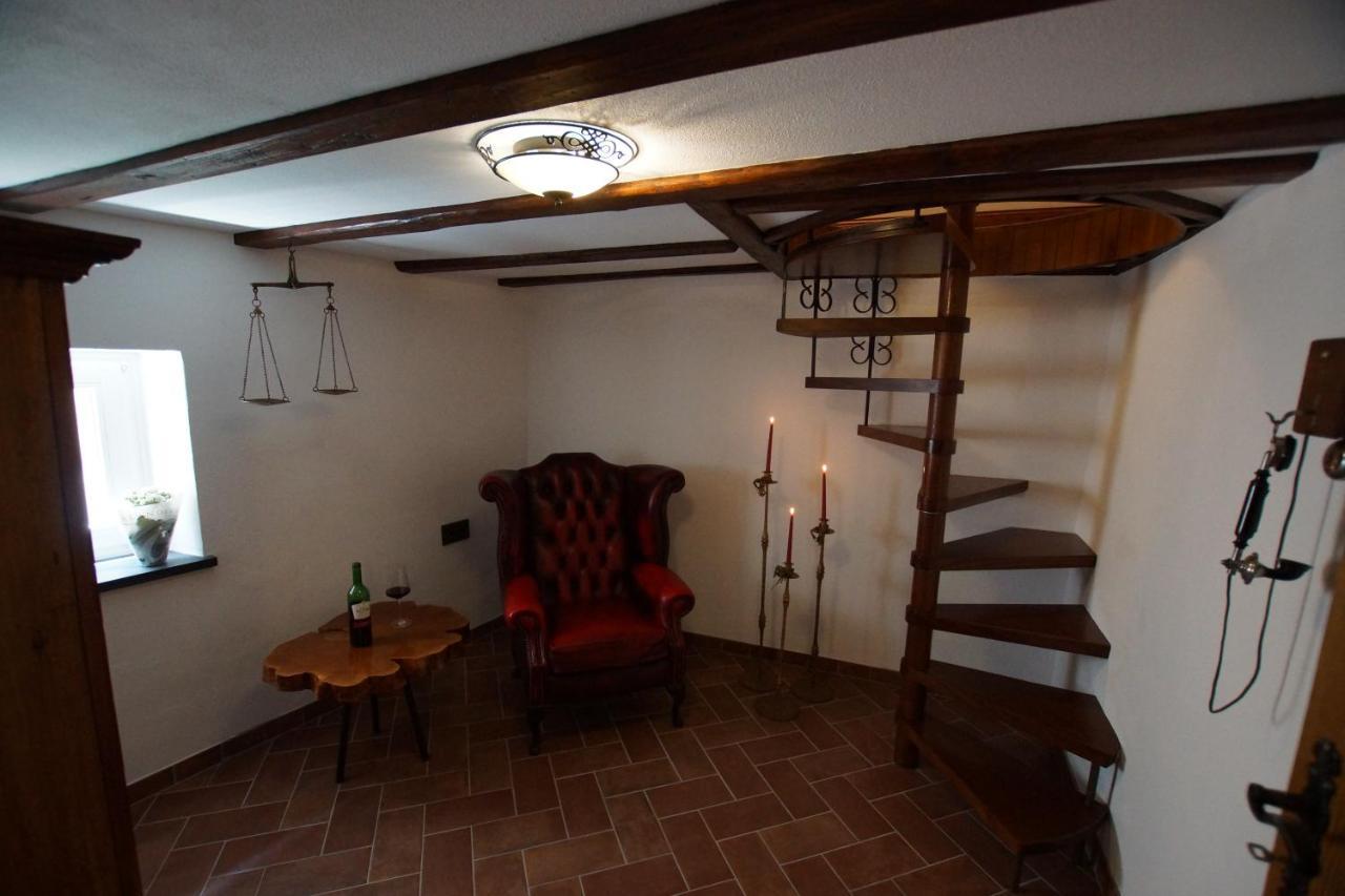 トラーベン・トラールバッハAltes Faehrhaus An Der Mosel Anno1633アパートメント エクステリア 写真